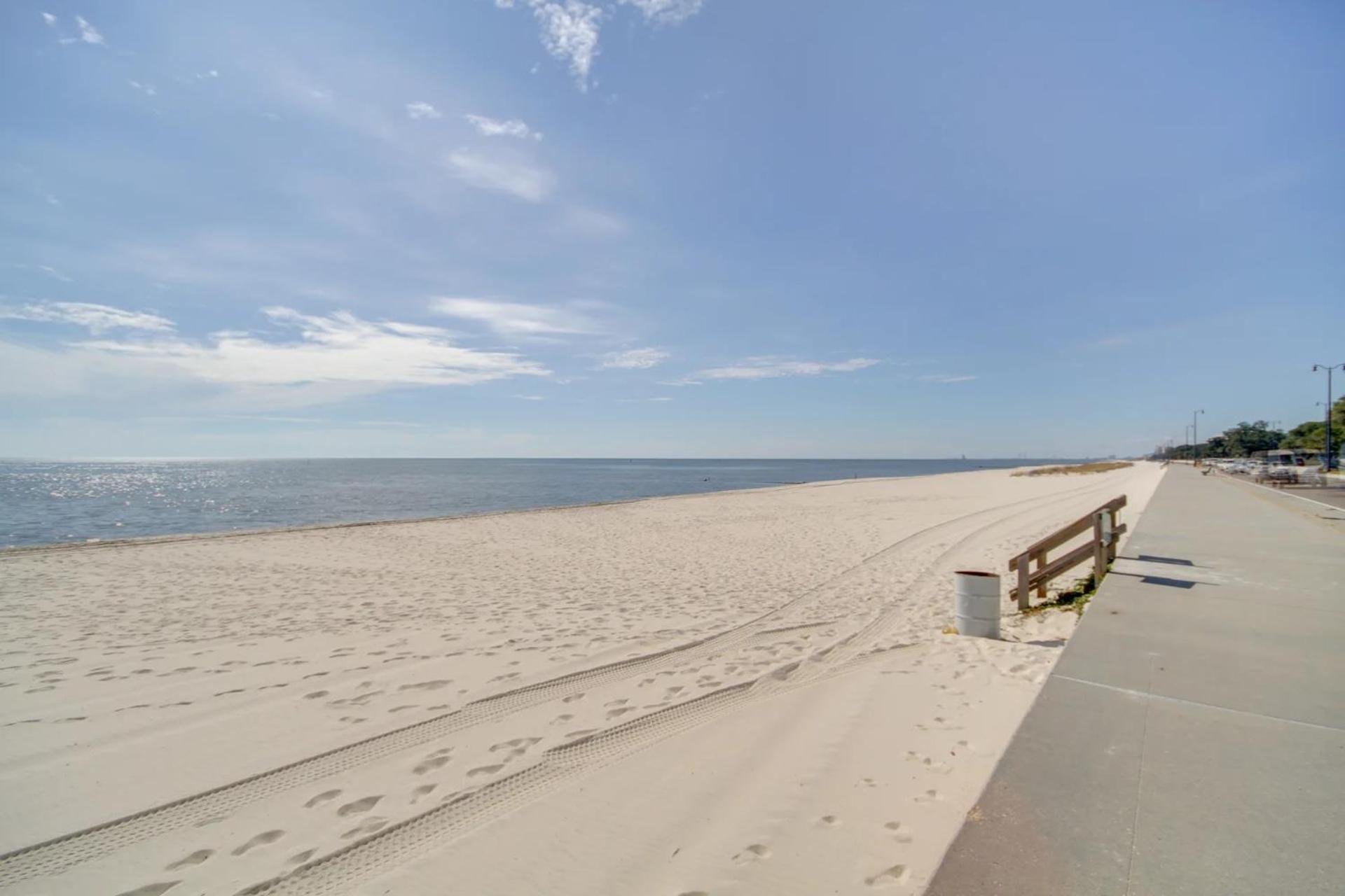 Charming Condo On The Beach/Legacy T2-1102 Gulfport Exterior photo