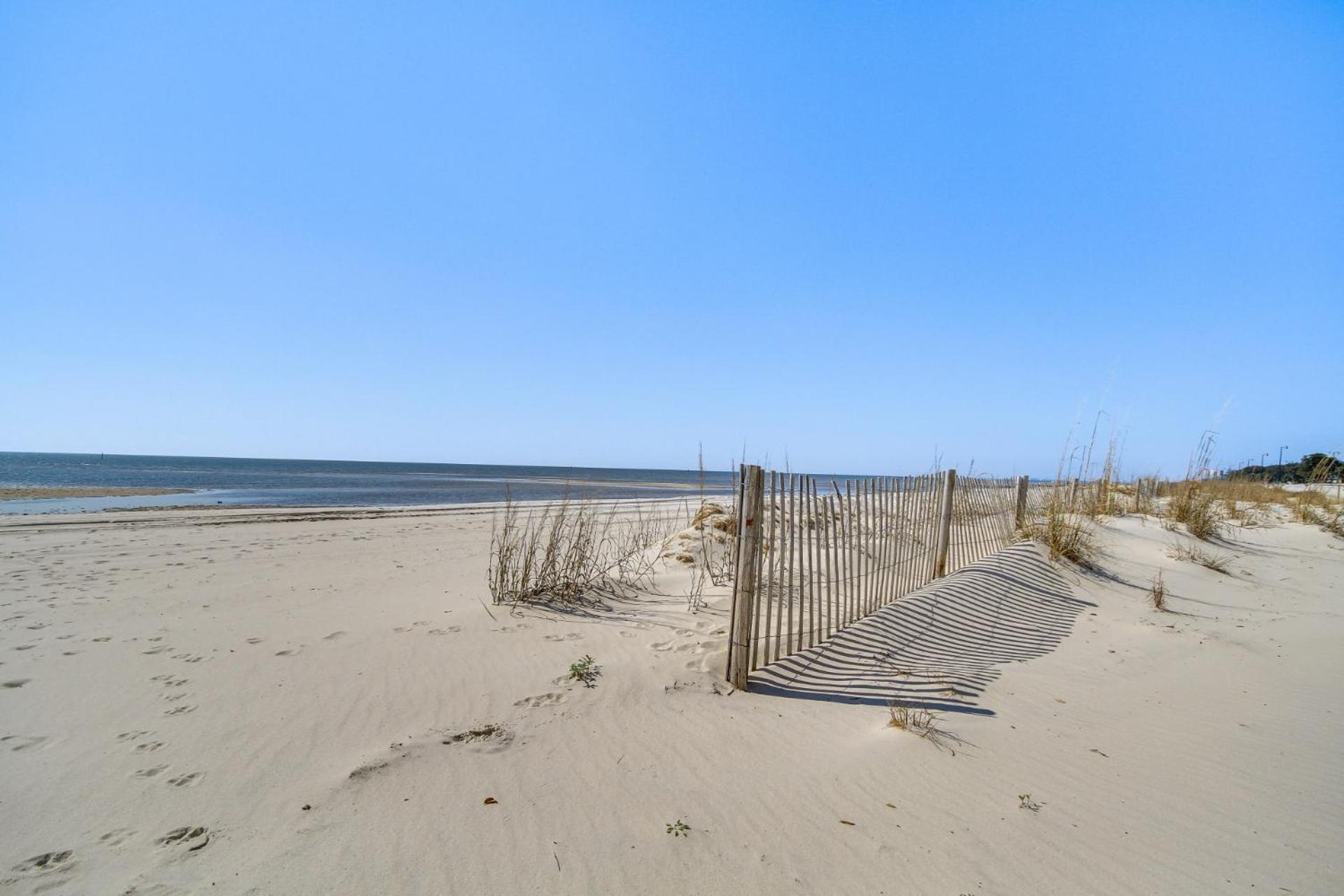 Charming Condo On The Beach/Legacy T2-1102 Gulfport Exterior photo